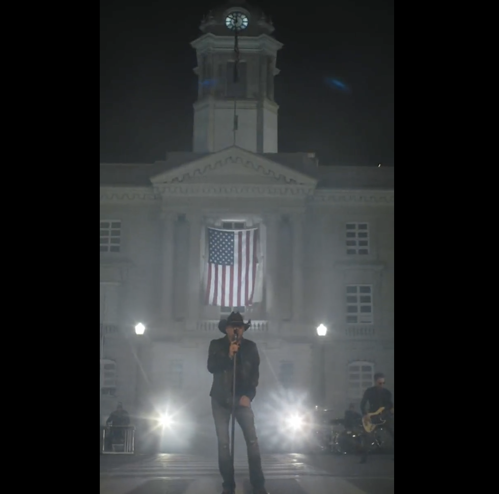 Jason Aldean’s ‘Try That in a Small Town’ SKYROCKETS to #2 on Billboard Hot 100