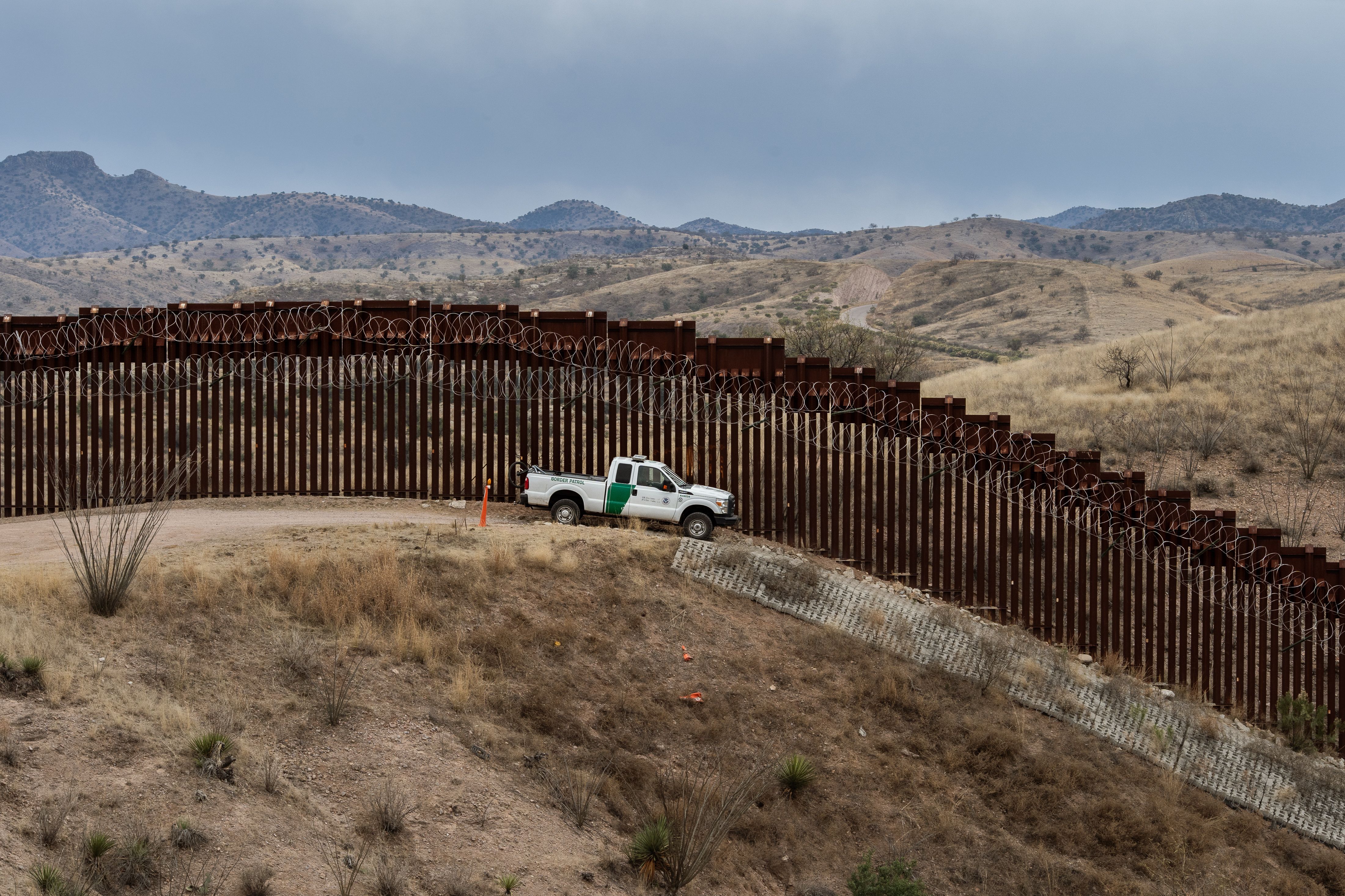 Pentagon Awards Near $1 Billion in Border Wall Contracts