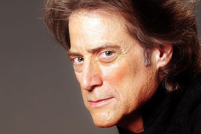 Farewell to a Comedy Legend: Richard Lewis, King of Neurotic Humor, Passes Away at 76